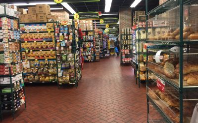 In this picture we can see Wholefoods solution to "the grid layout problem". By putting the shelves in a stair-like fashion the shoppers eye movements are altered and shoppers start paying attention to a larger share of the assortment.